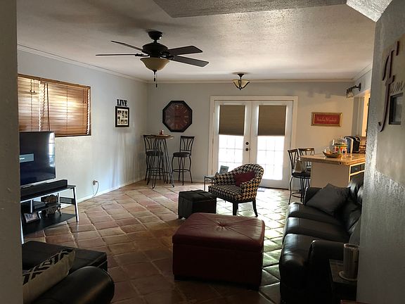 3rd image of 2933 Woodland Cir
