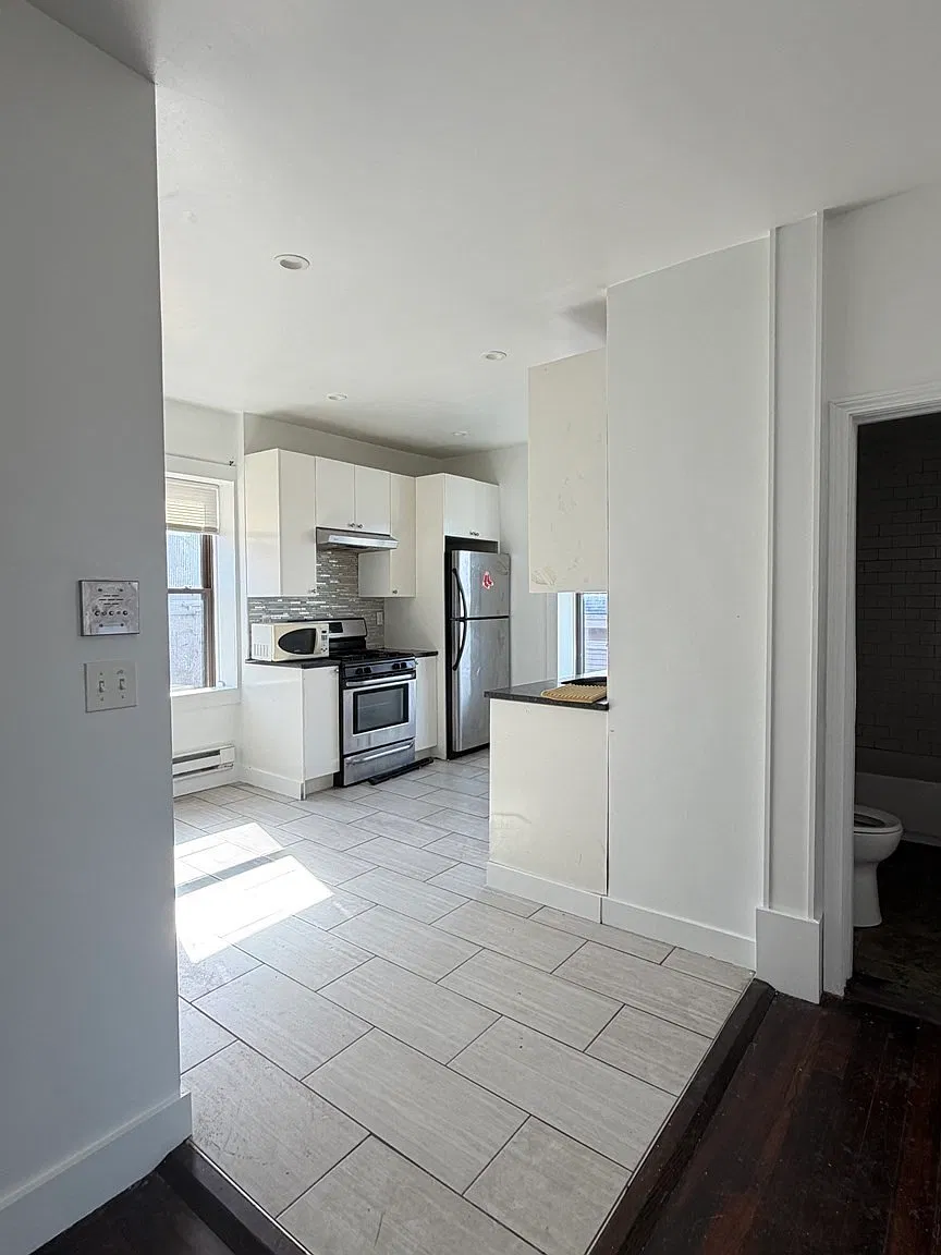 3 bed, 1.0 bath, 1000 sqft, $2,625 — Photo 2