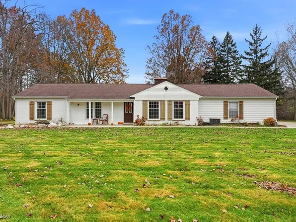 8575 E Craig Dr, Chagrin Falls, OH 44023