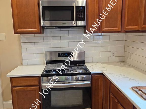 4th image of 496 W Ferry St #1