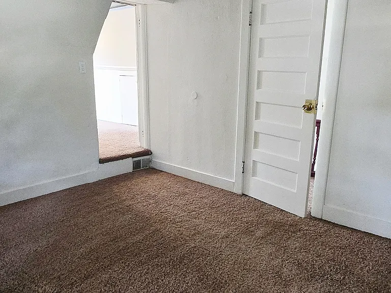 224 Catherine St — Photo 27