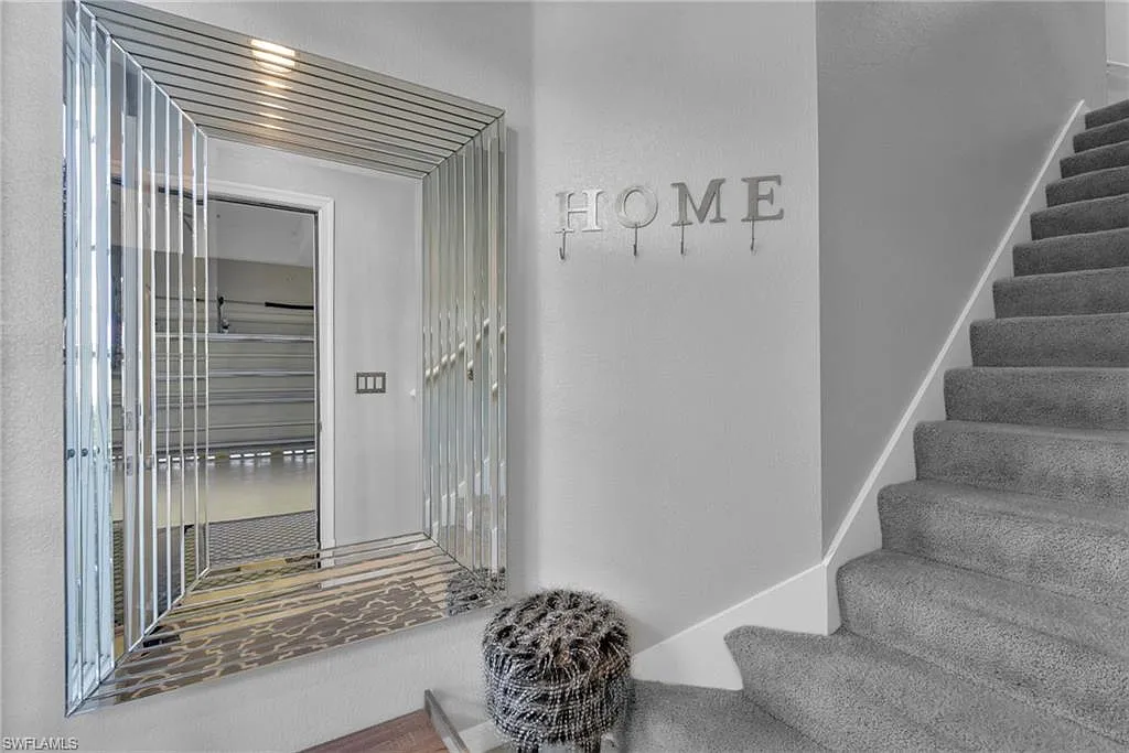 3 bed, 2.0 bath, 1840 sqft, $9,600 — Photo 2