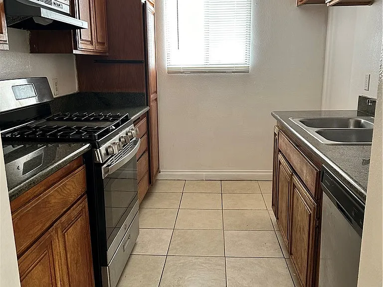 14801 Nordhoff St — Photo 38