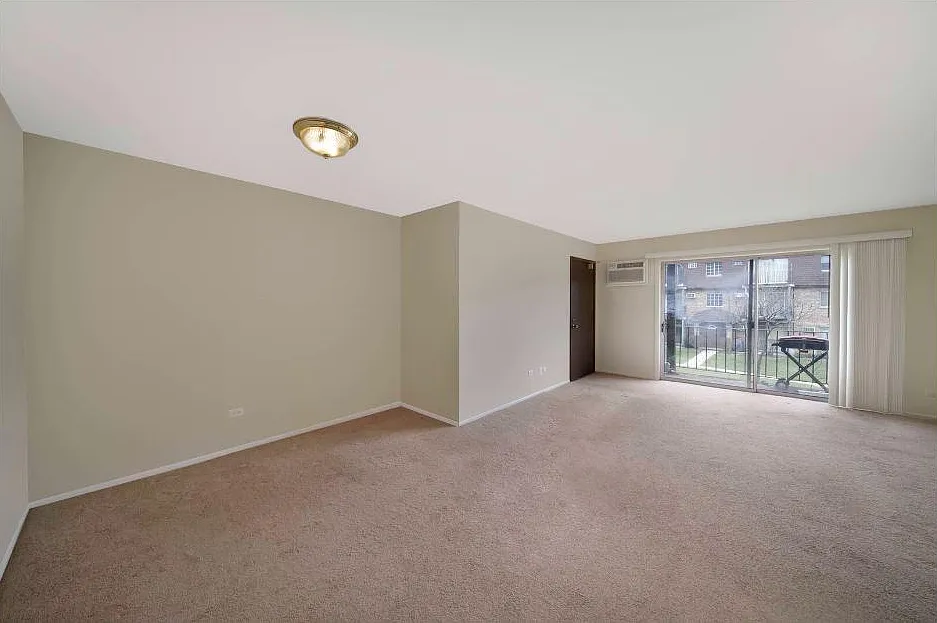103 E Dundee Rd — Photo 4