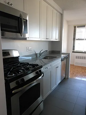 Rented by Realty Operations Group | media 7