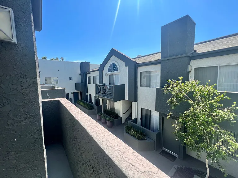 10930 Otsego St — Photo 15