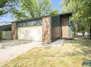5308 W Birnhamwood Dr, Sioux Falls, SD 57106