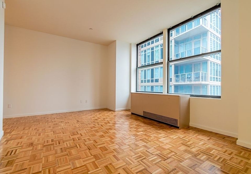 1st image of 15 Park Row APT 25B