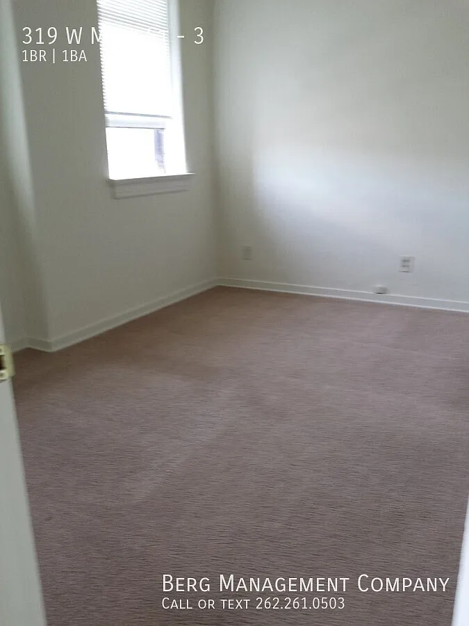 One Bedroom Downtown Waukesha — Photo 4