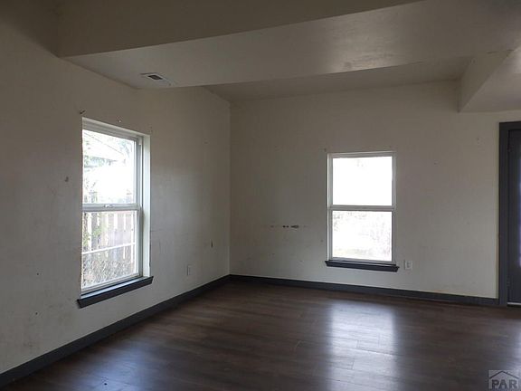 3rd image of 2627 E Routt Ave