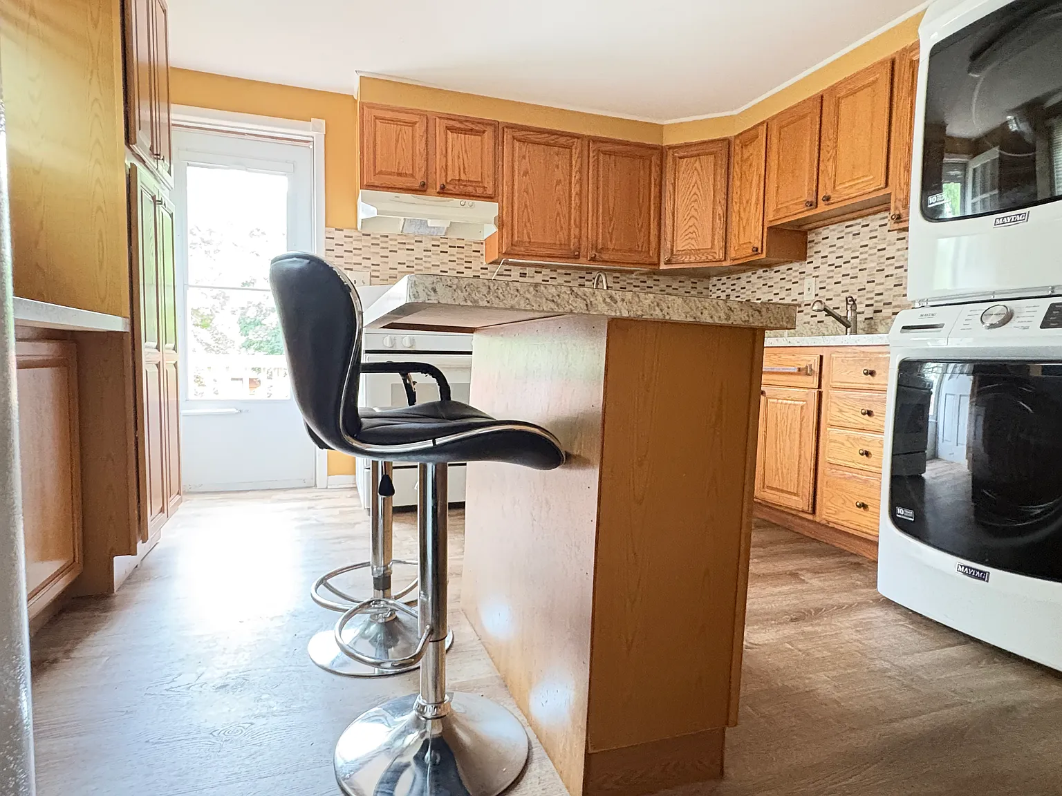3 bed, 952 sqft, $2,950 — Photo 1