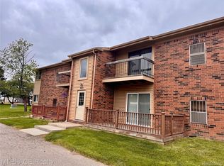 16150 Clarkson Dr APT 13, Fraser, MI 48026