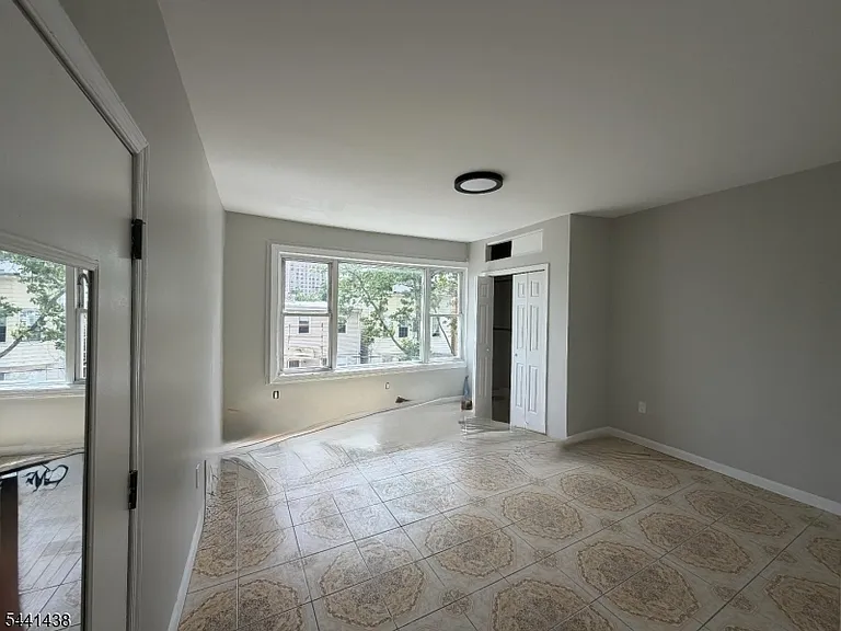 212 Beacon Ave — Photo 7