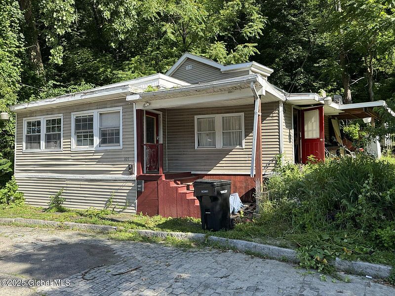 2nd image of 107 Old Mill Street