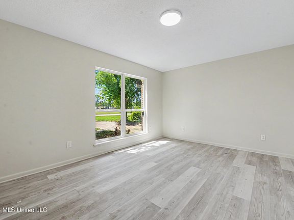 3rd image of 1204 De La Pointe Dr