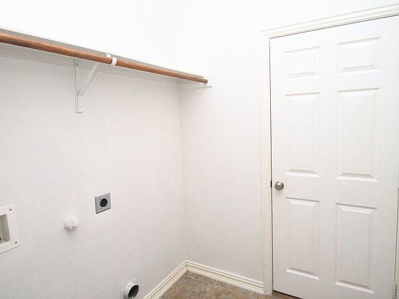 3rd image of 1404 Cockatiel Dr