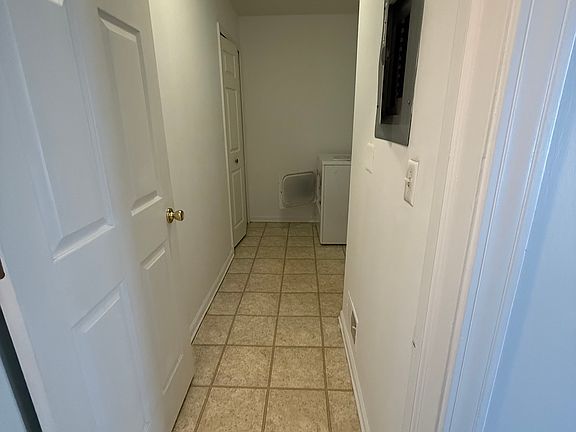 5th image of 43421 Claremont Dr E