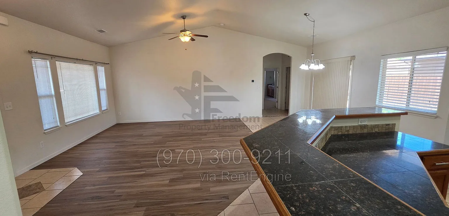 4 bed, 2.0 bath, 1698 sqft, $2,300 — Photo 4