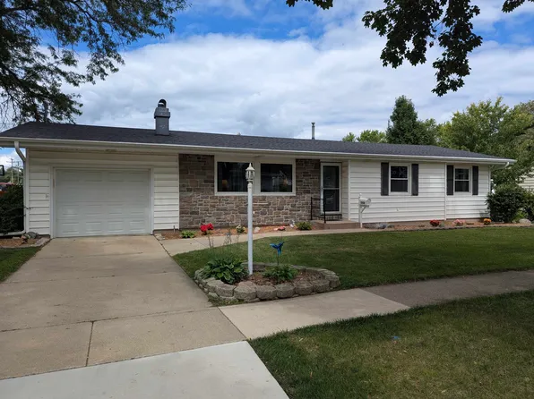 1636 Ridge Dr, Freeport, IL 61032