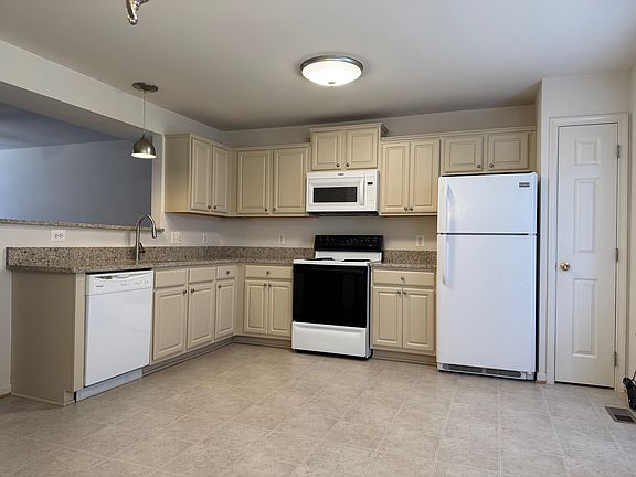 3rd image of 107 Merrill Ct
