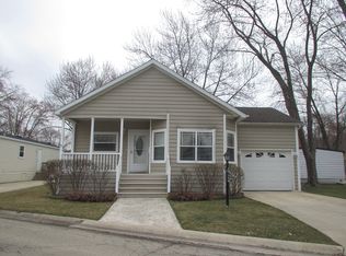 1113 Candlewood Rd, Elgin, IL 60123