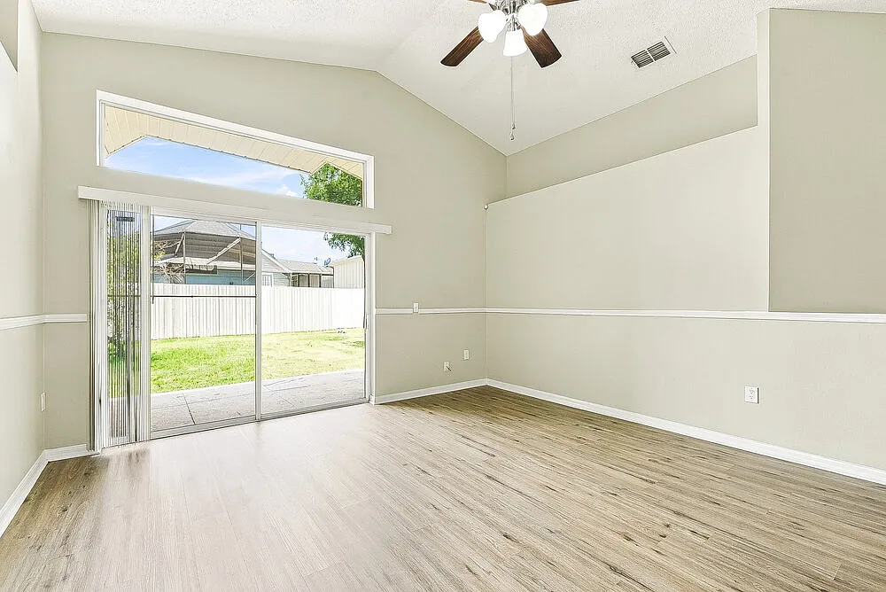 3 bed, 2.0 bath, 1644 sqft, $2,505 — Photo 3