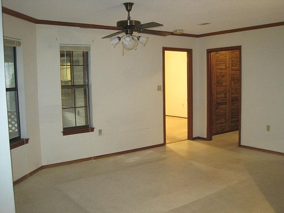 4th image of 918 Whisperwood Ln N