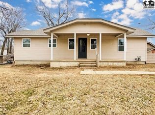 1306 Barnes Lake Rd, Hutchinson, KS 67501