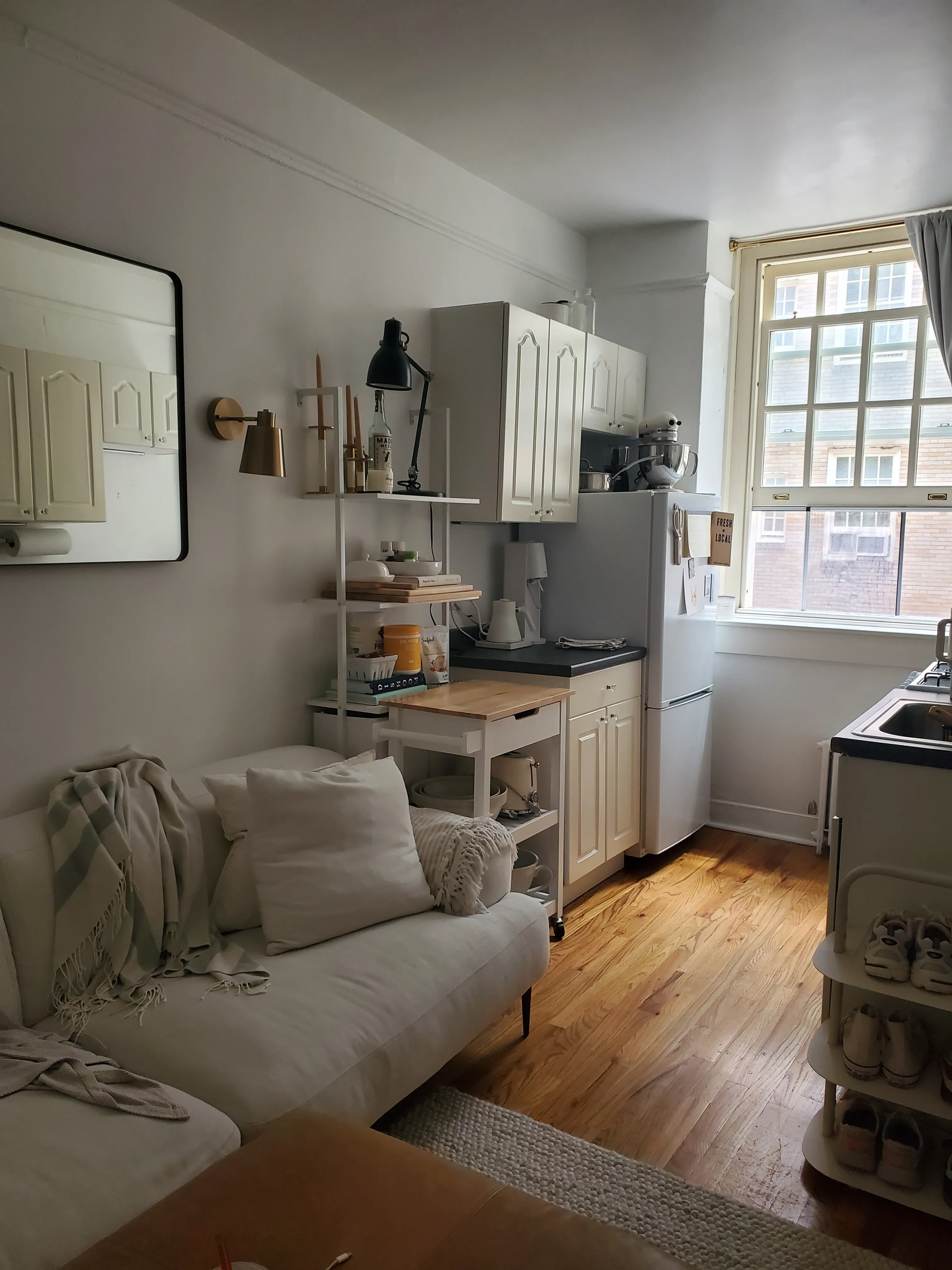 y DQ8426-517] Mens Air Jordan Retro 1 Mid 'Lakers 2022' | eBay