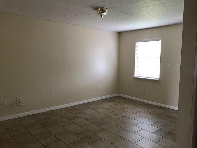 1st image of 1008 SE 9th Ct APT A