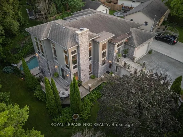 164A Lakeshore Rd, Saint Catharines, ON L2N 2V1