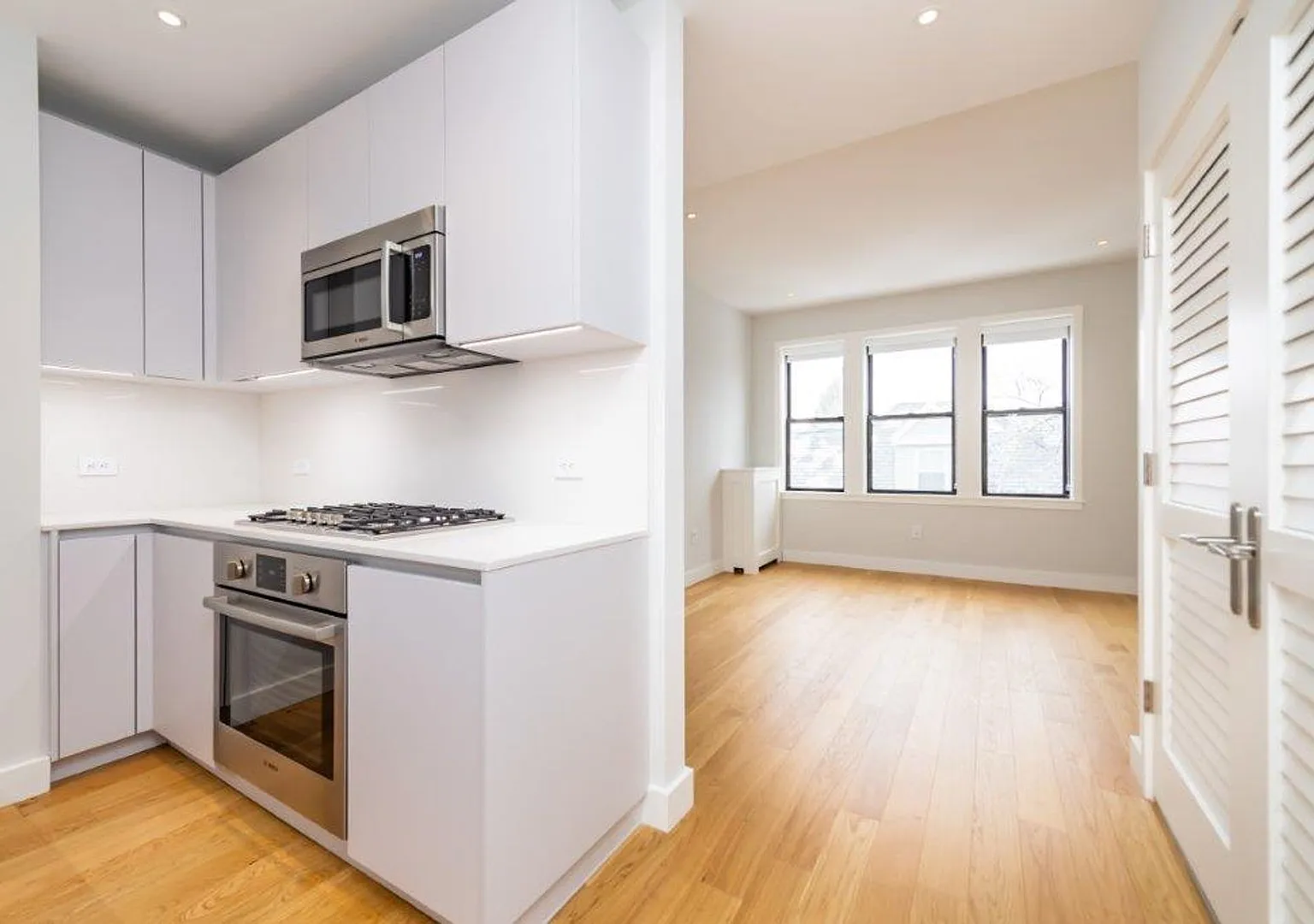 1+Bed/ 1 bath in Allston for July Move In! — Photo 1