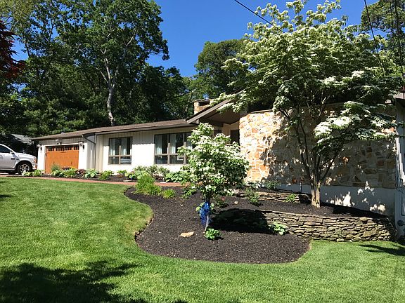 2nd image of 4 Bayberry Ln