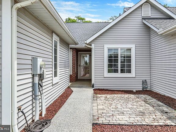 3rd image of 3896 Farmstead Dr