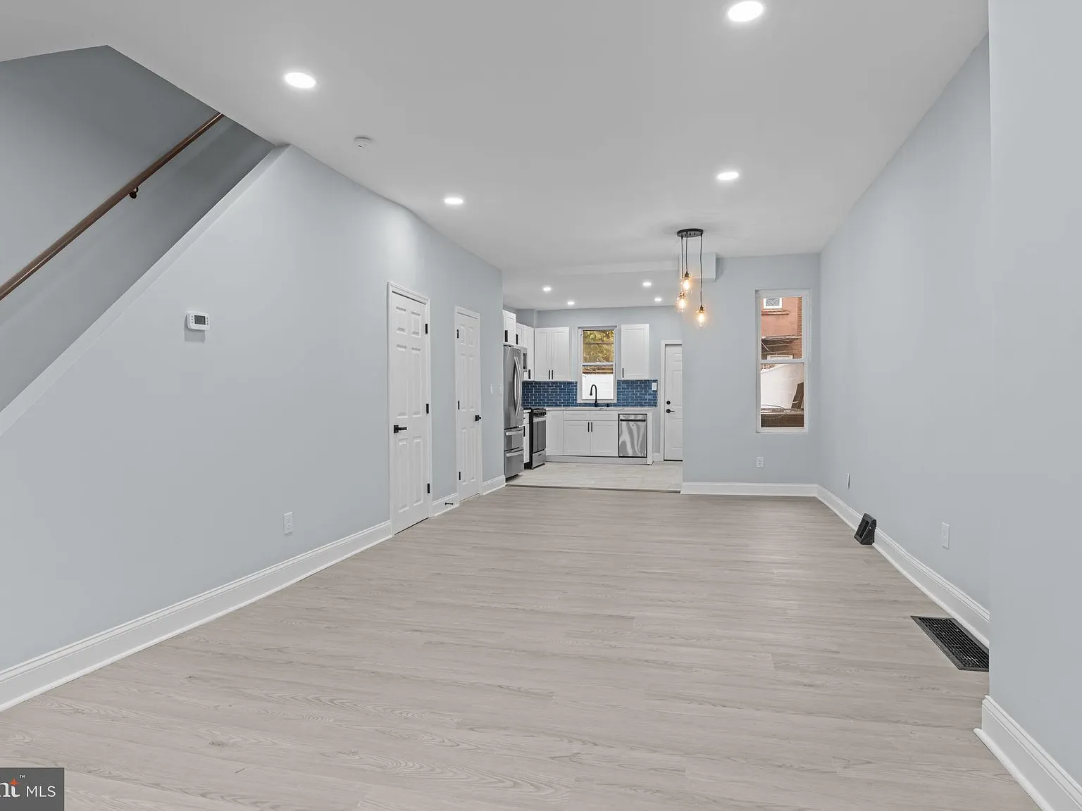 3 bed, 1.5 bath, 1620 sqft, $2,099 — Photo 2