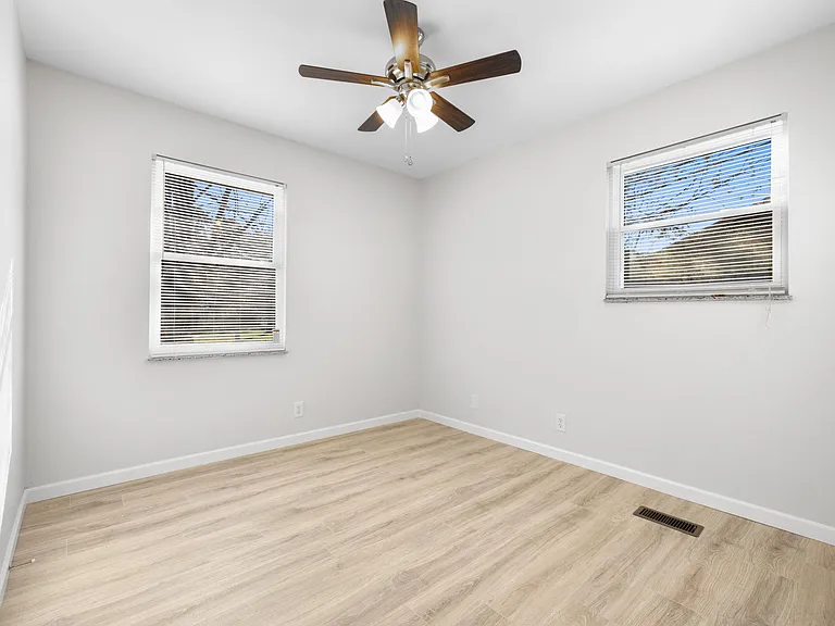1025 Roswell Rd — Photo 16
