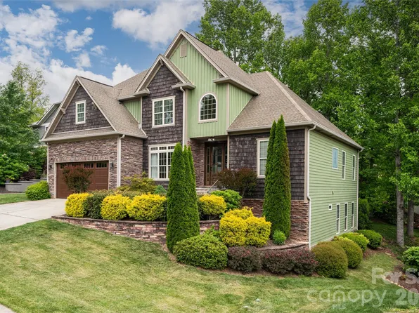 75 Ledgestone Dr, Fairview, NC 28730