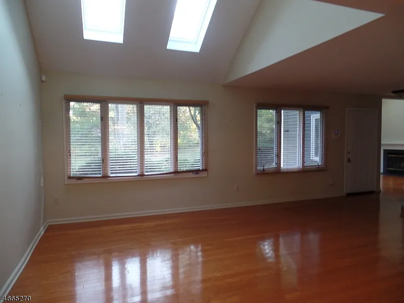 3 bed, 2.5 bath, $3,750 — Photo 4