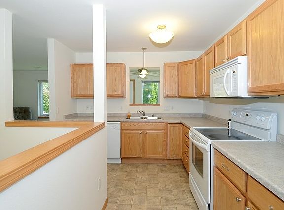 4th image of 30 Heritage Ln