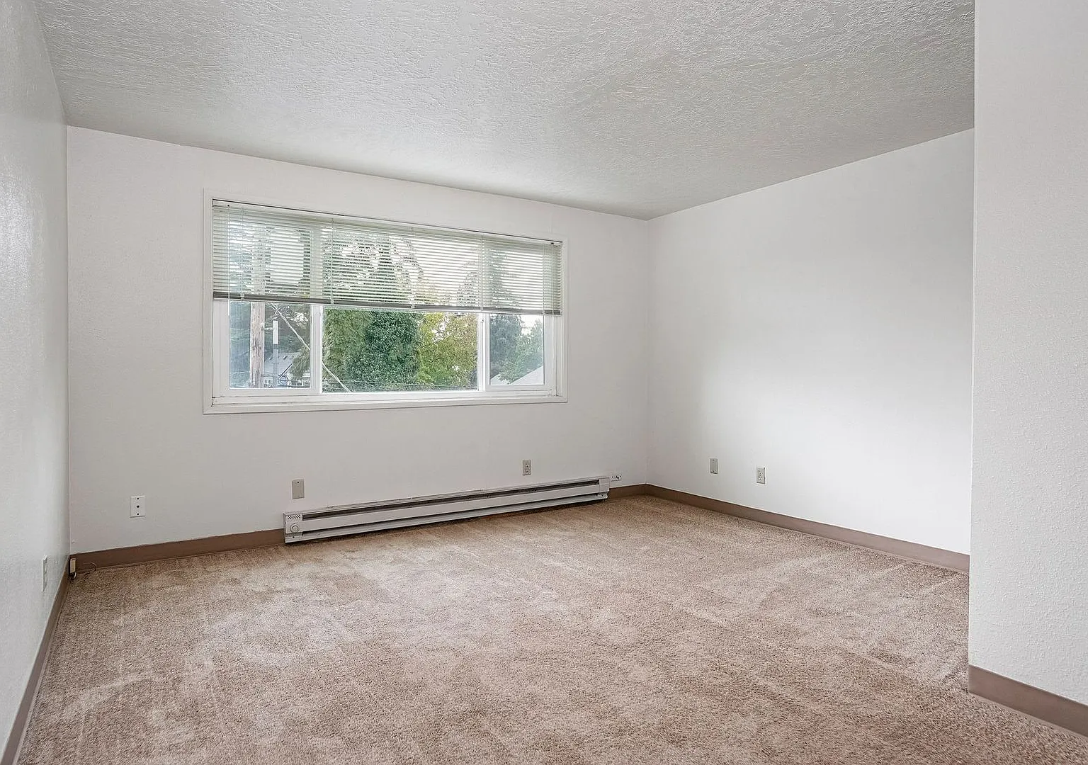 286-Maple Square Apartments — Photo 1