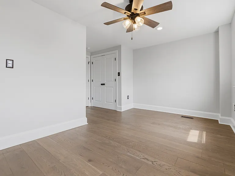 321 W 12th Ave — Photo 18