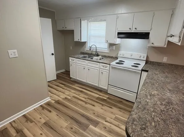 655 Beach Rd, Baxley, GA 31513