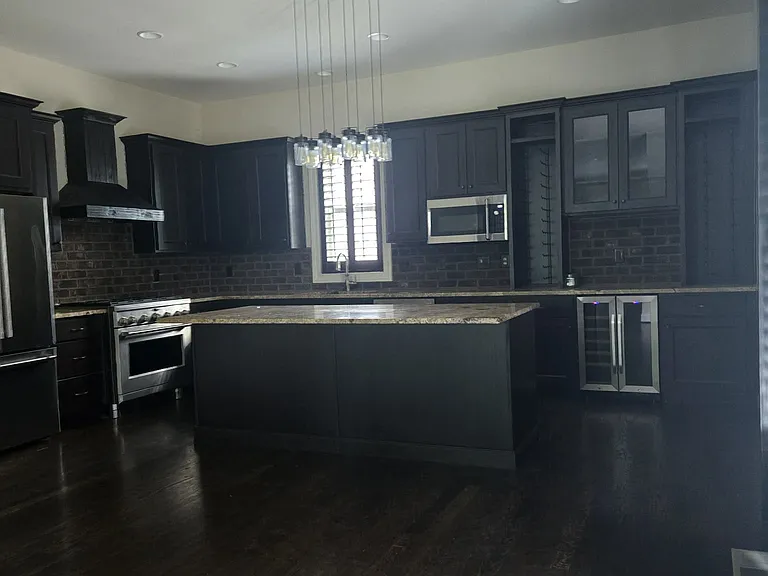 3116 Woodburn Ave — Photo 3