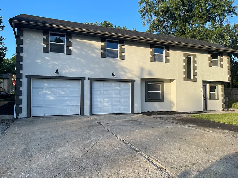 1207 Geneva St — Photo 9