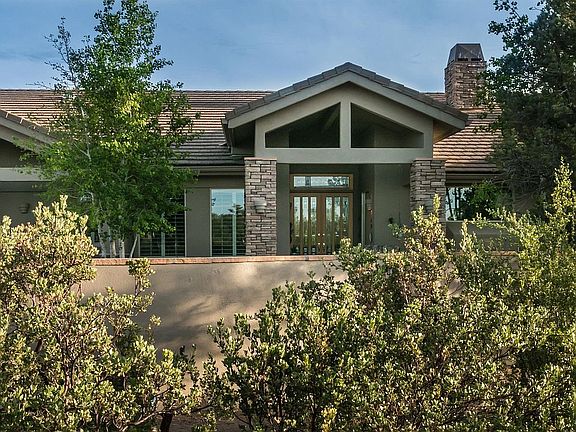 Private Front Courtyard