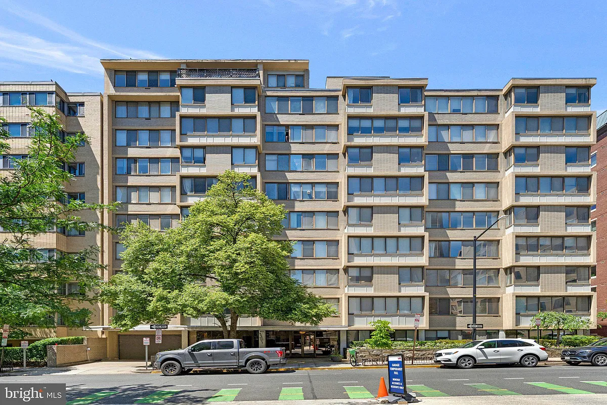 Building Photo - 522 21st St NW #301