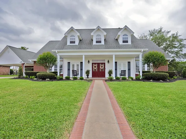 405 Waterwood Dr, Orange, TX 77630