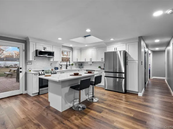 19 Corvette Road, Selden, NY 11784