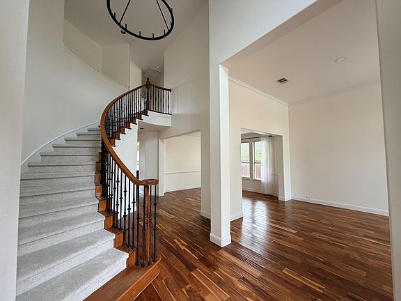 3rd image of 605 Riley Trl