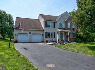 16 Hemlock Dr, Lancaster, PA 17602